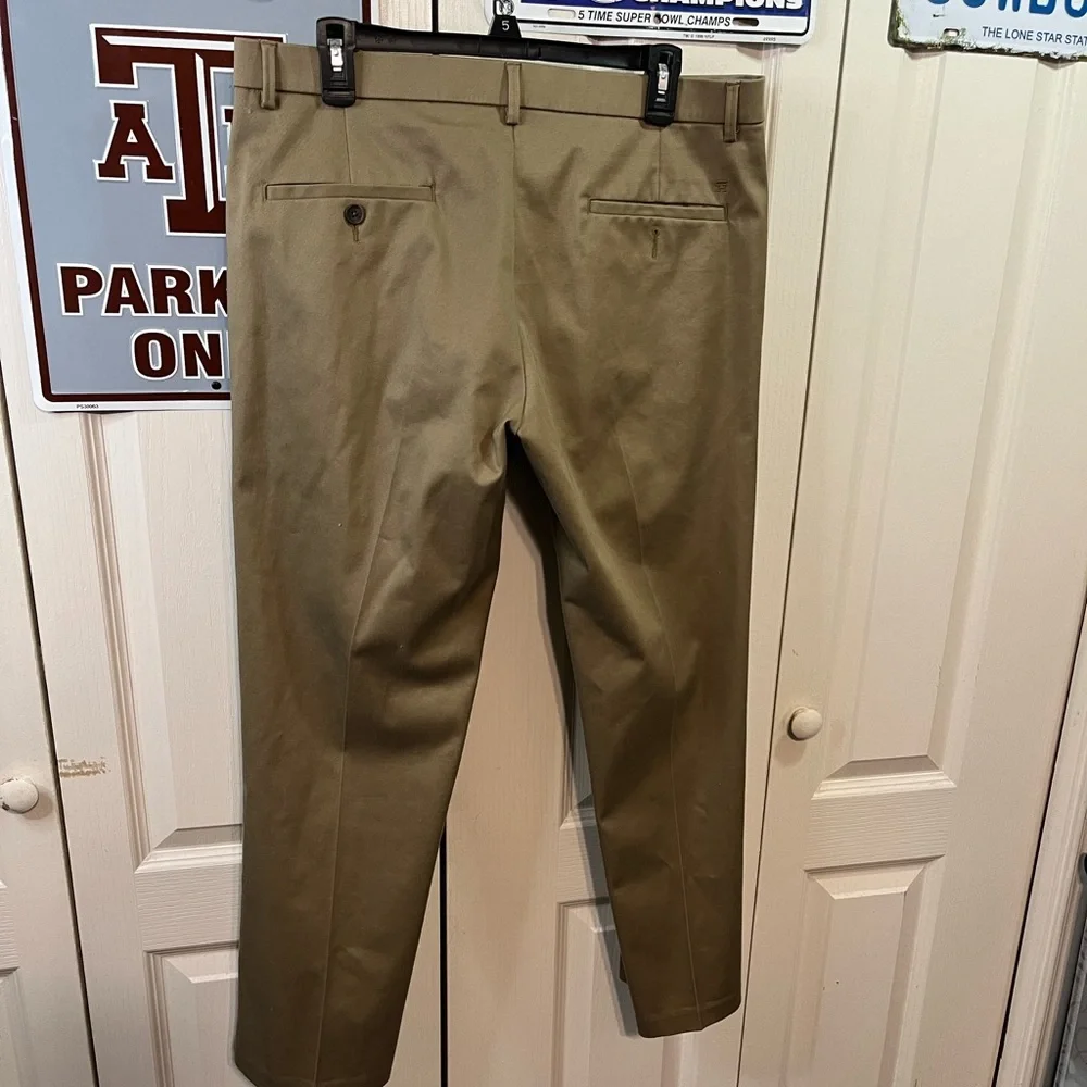 Haggar Straight Fit Men’s Khaki pants - Picture 4 of 8